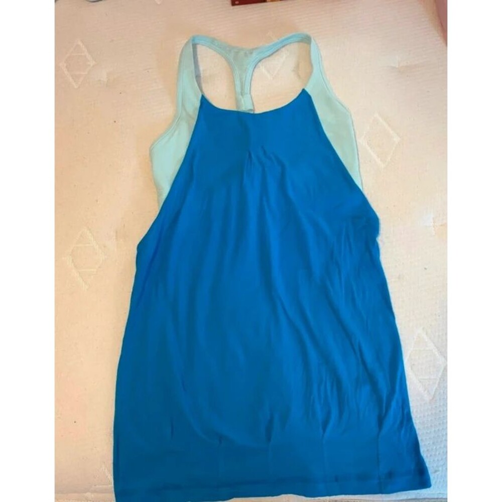 Lululemon size 4 No Limits Tank Blue & Aqua Built-In Sports Bra